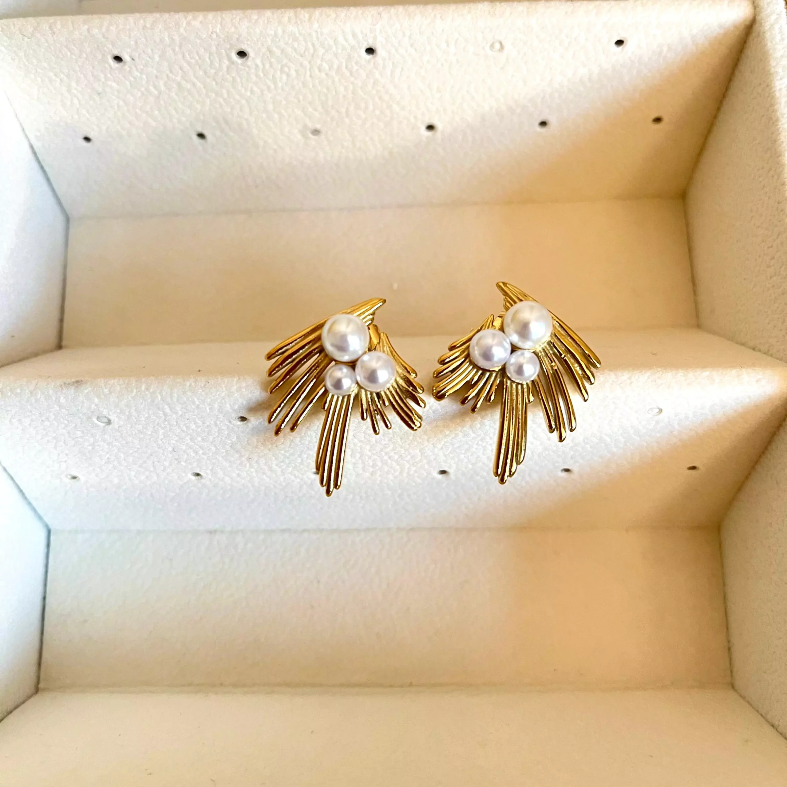 Feather Pearls Earrings - Image 2