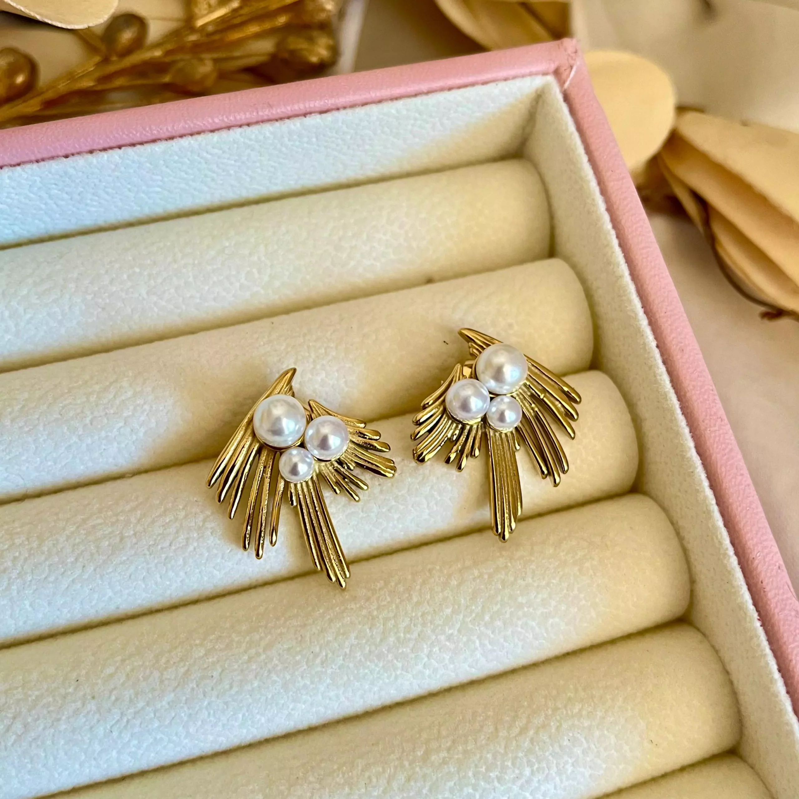 Feather Pearls Earrings