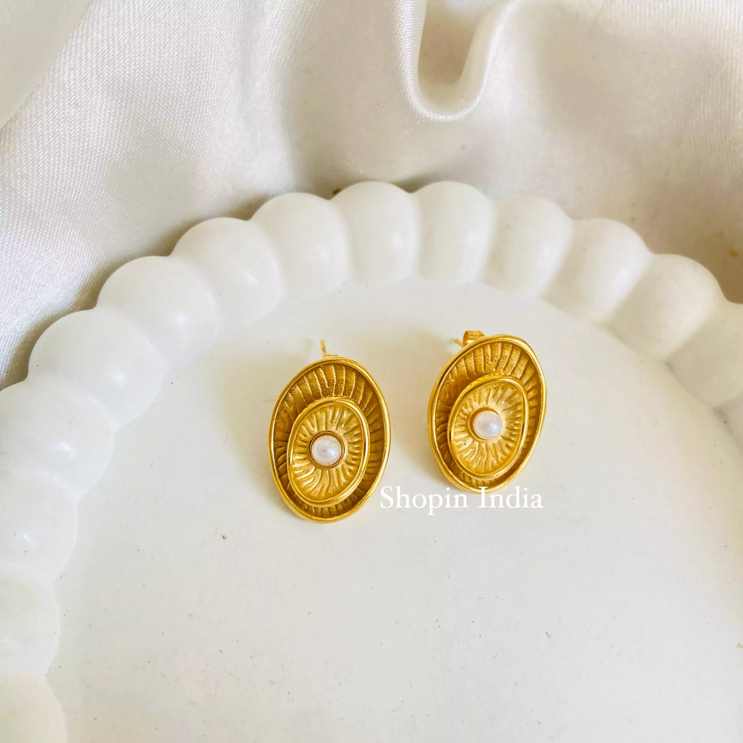Ovva Pearl Earrings