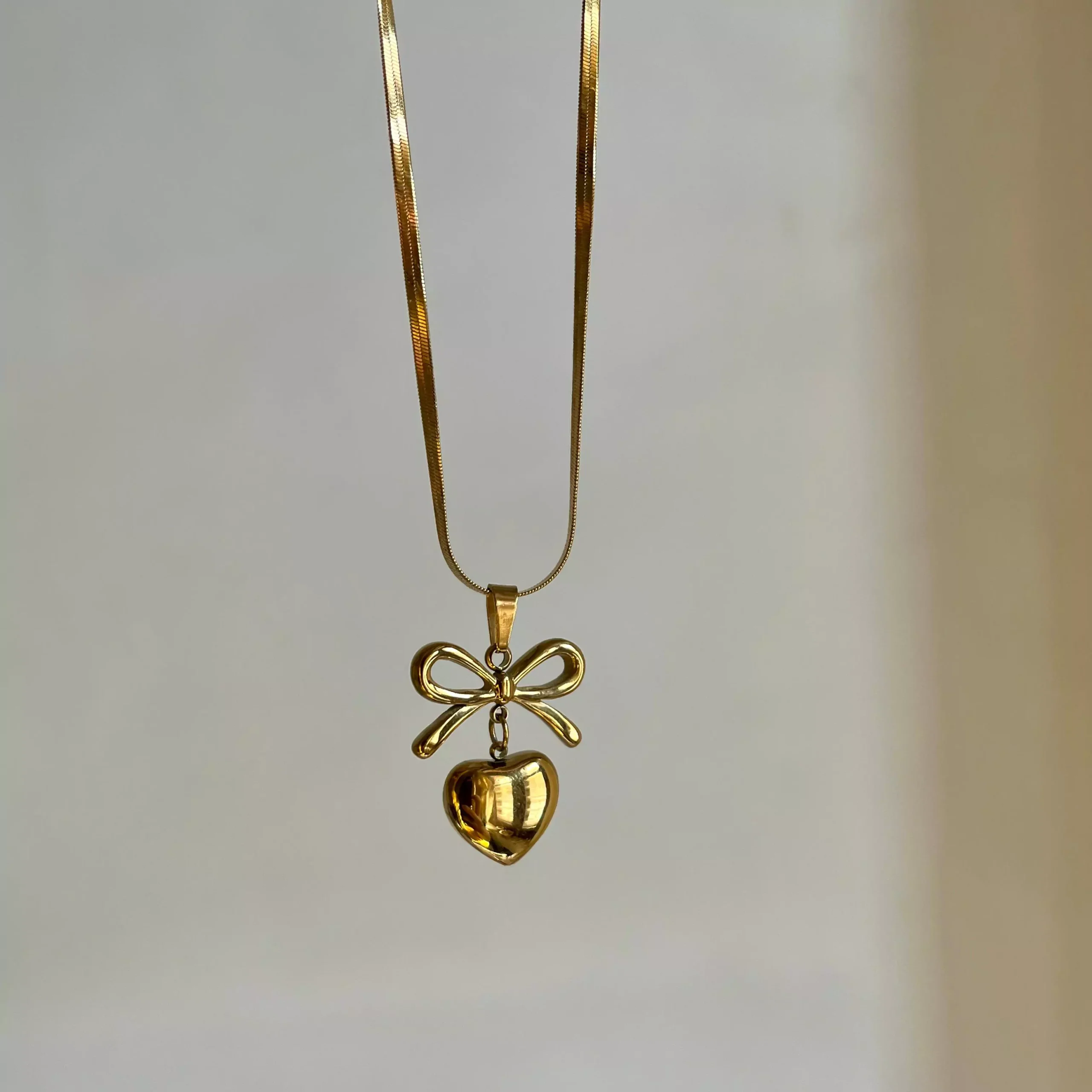 Heart Hung Bow Necklace