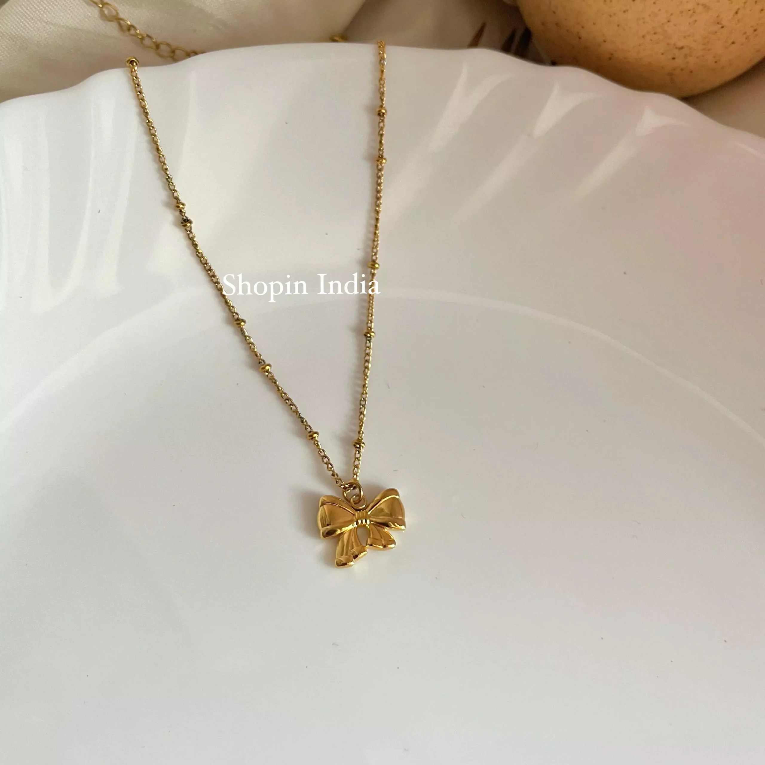 Bow Sish Necklace