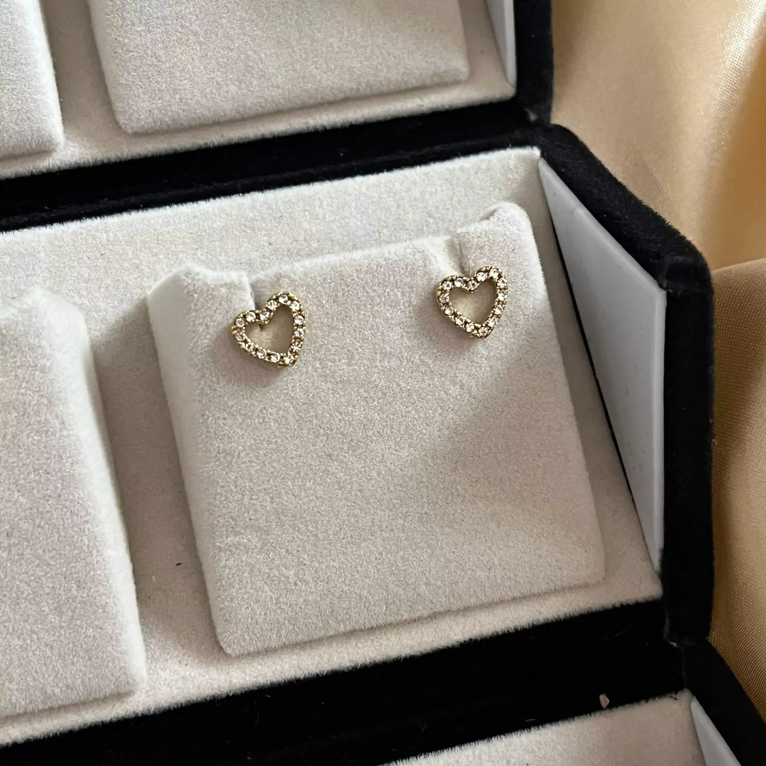 Heart Love Studs – White