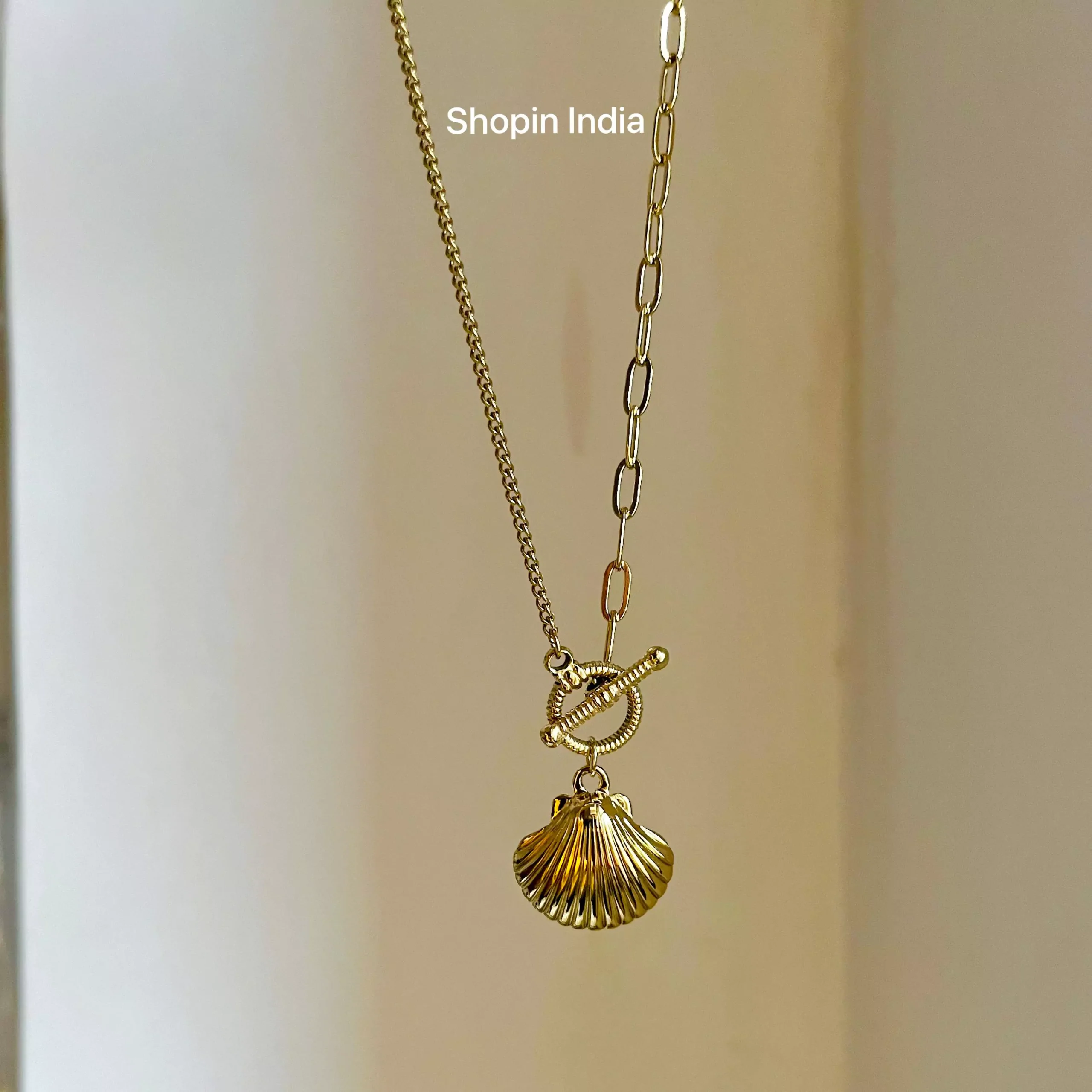 Shell Charm Linked Necklace