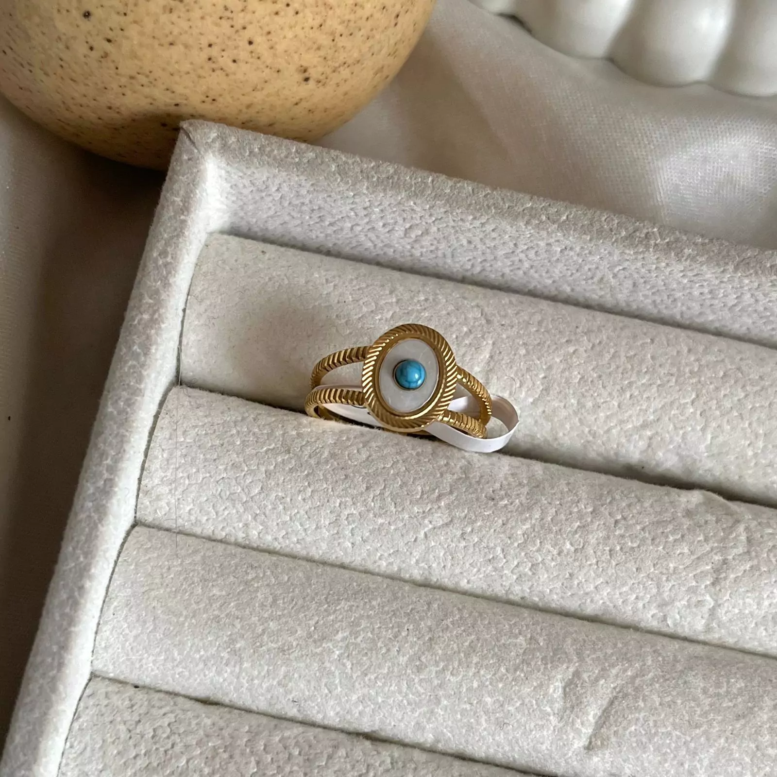 Esha Oval Ring
