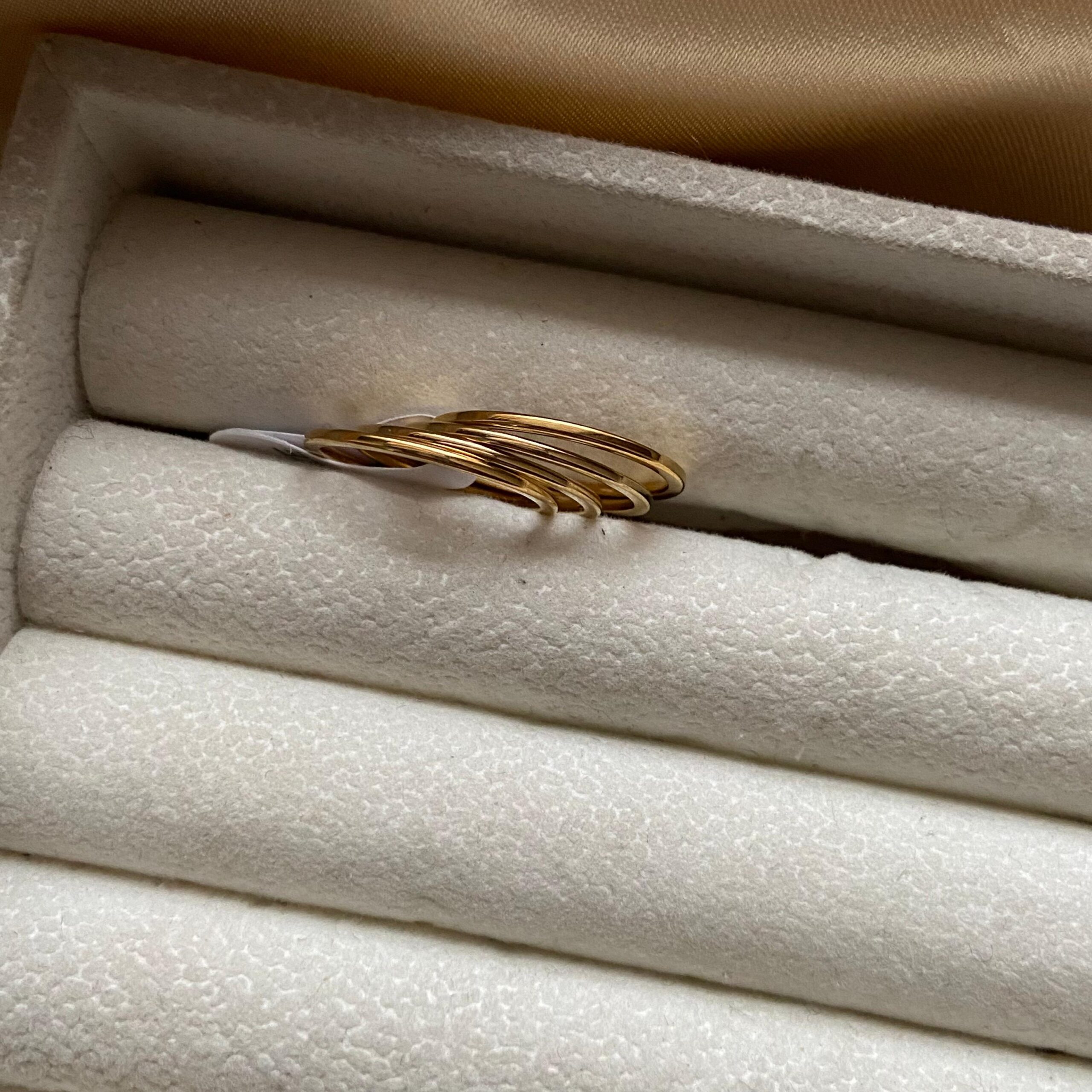 Staple Gold Rings – Set of 4 rings