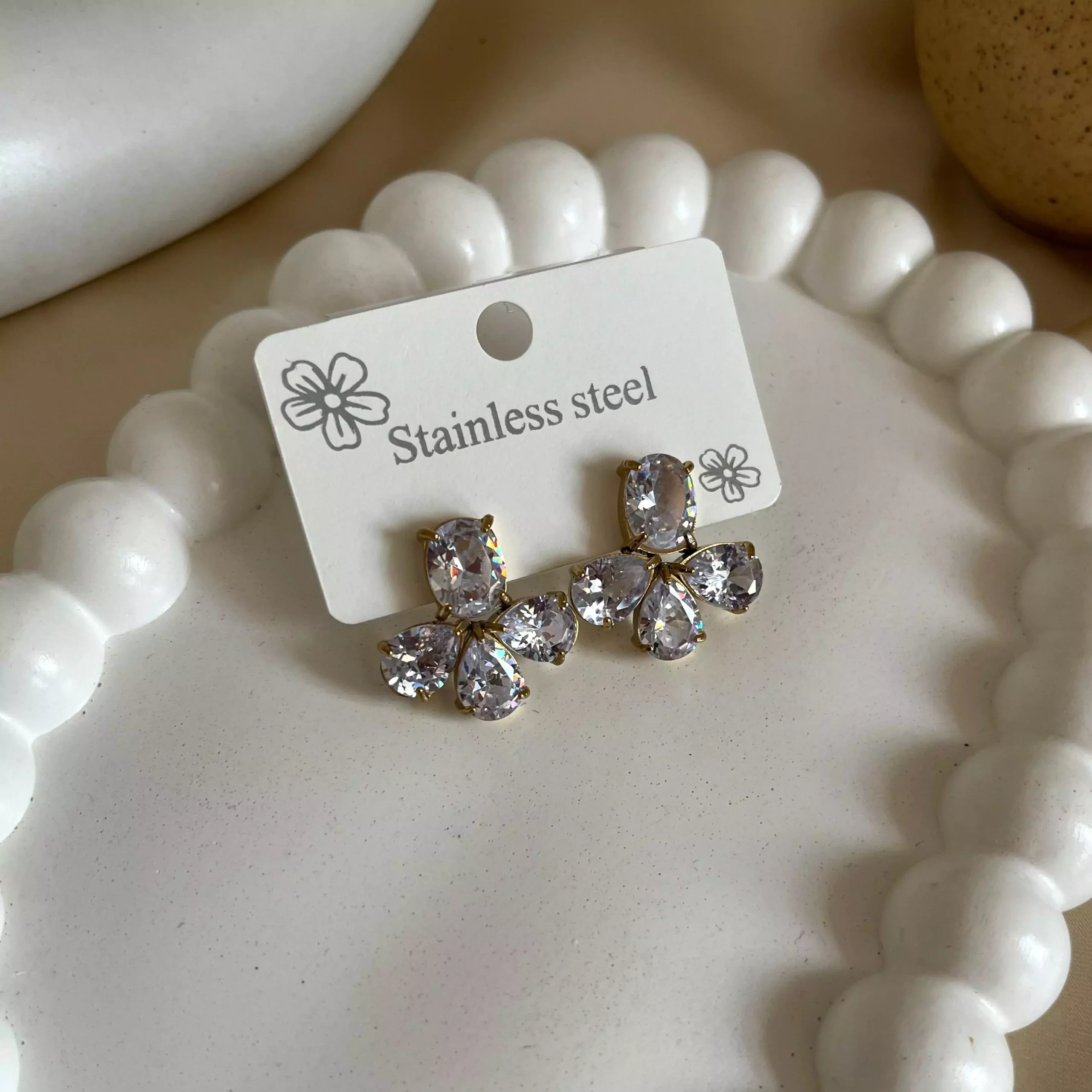 Tipti Earrings – White