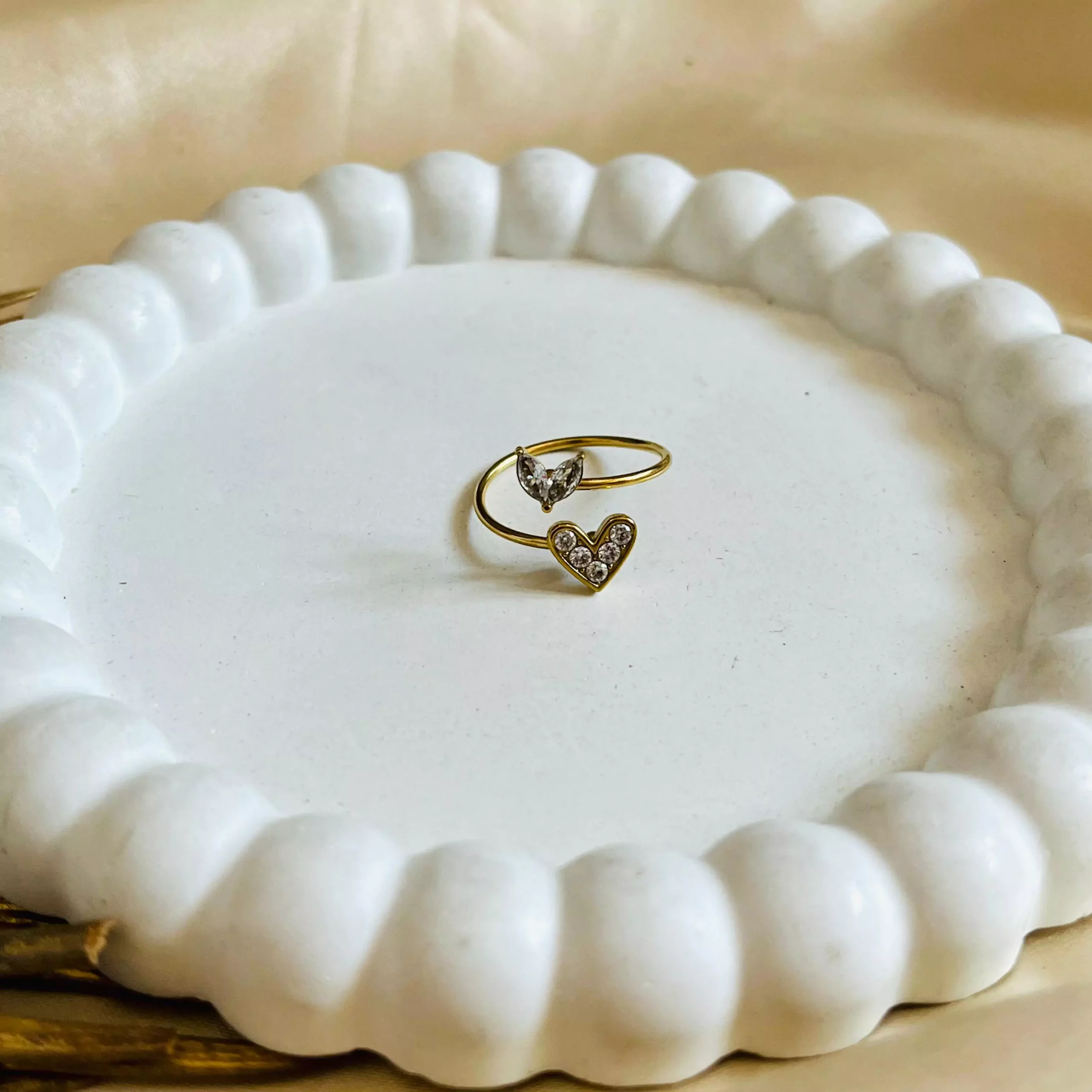 Heart Vee Ring - White - Image 2