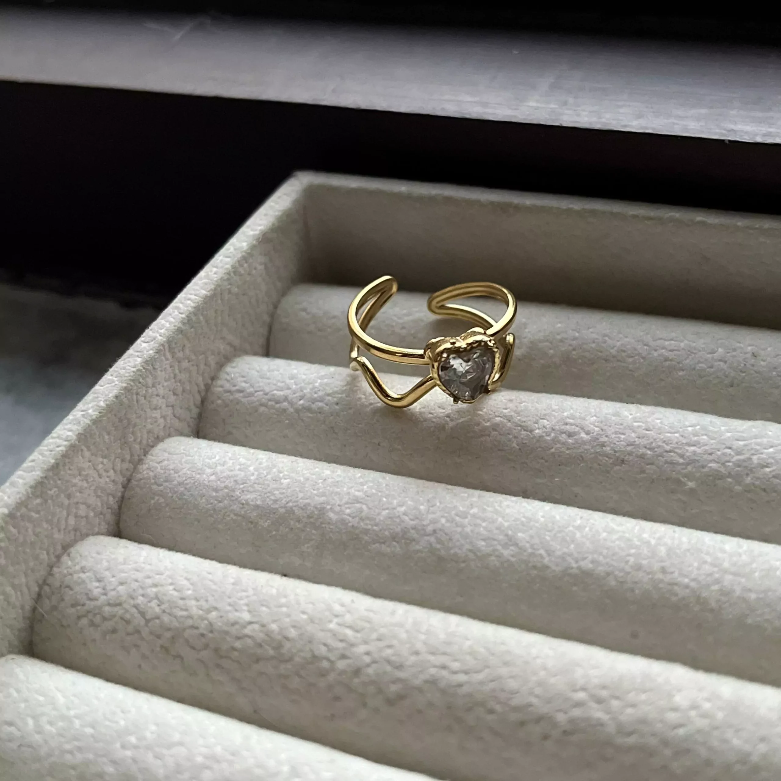 Heart Waved Ring - Image 3