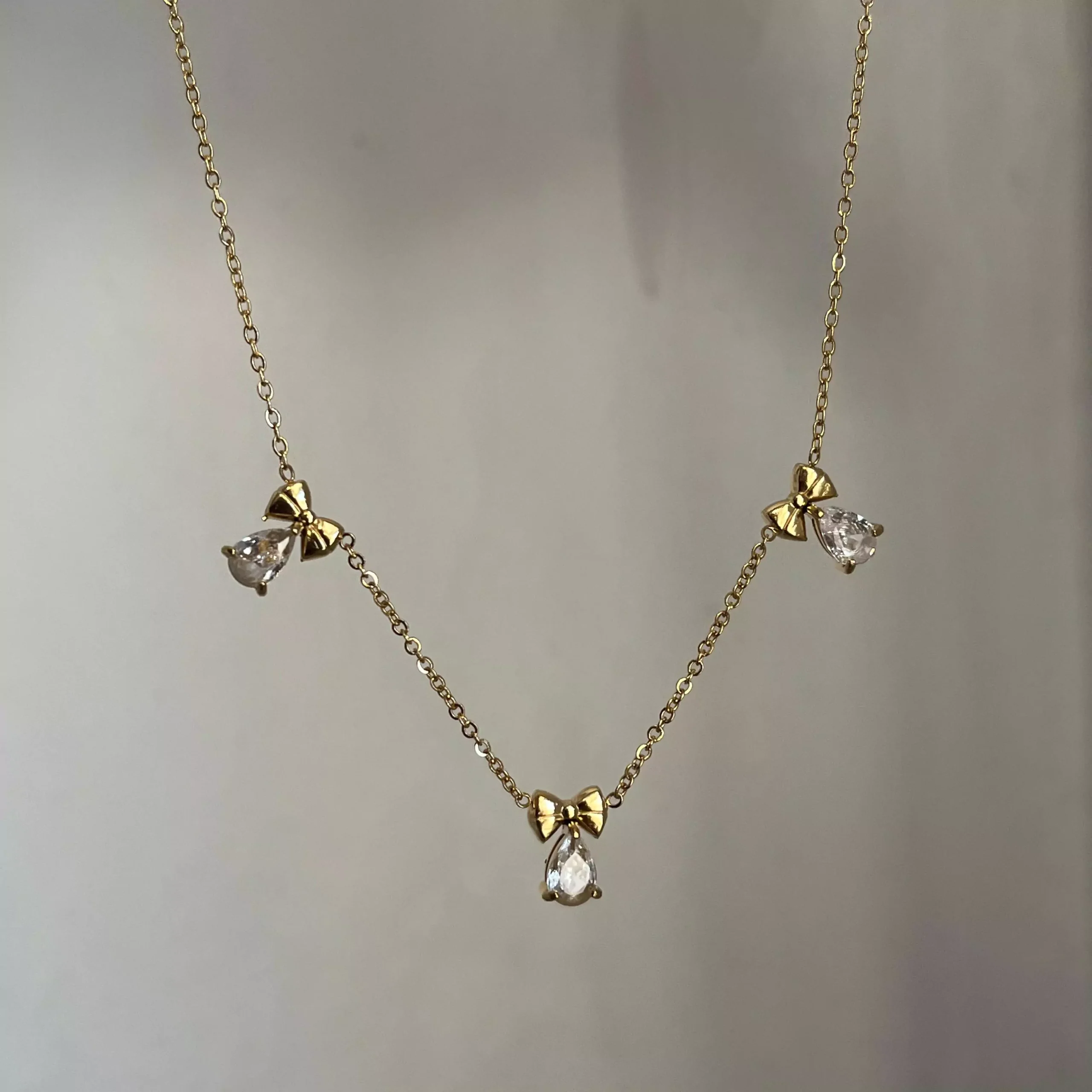 Bows Crystal Necklace – White