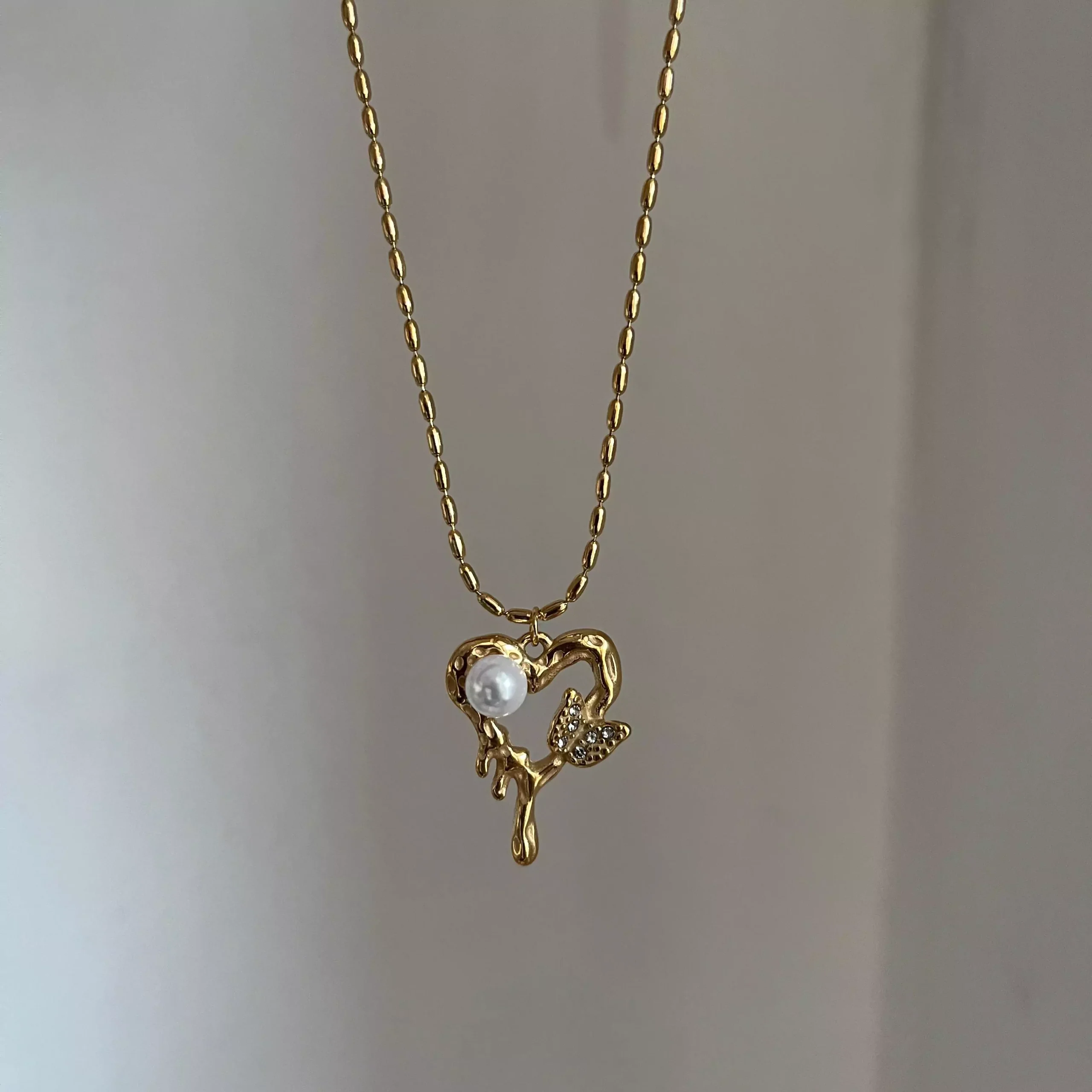 Heart Fume Pearl Necklace