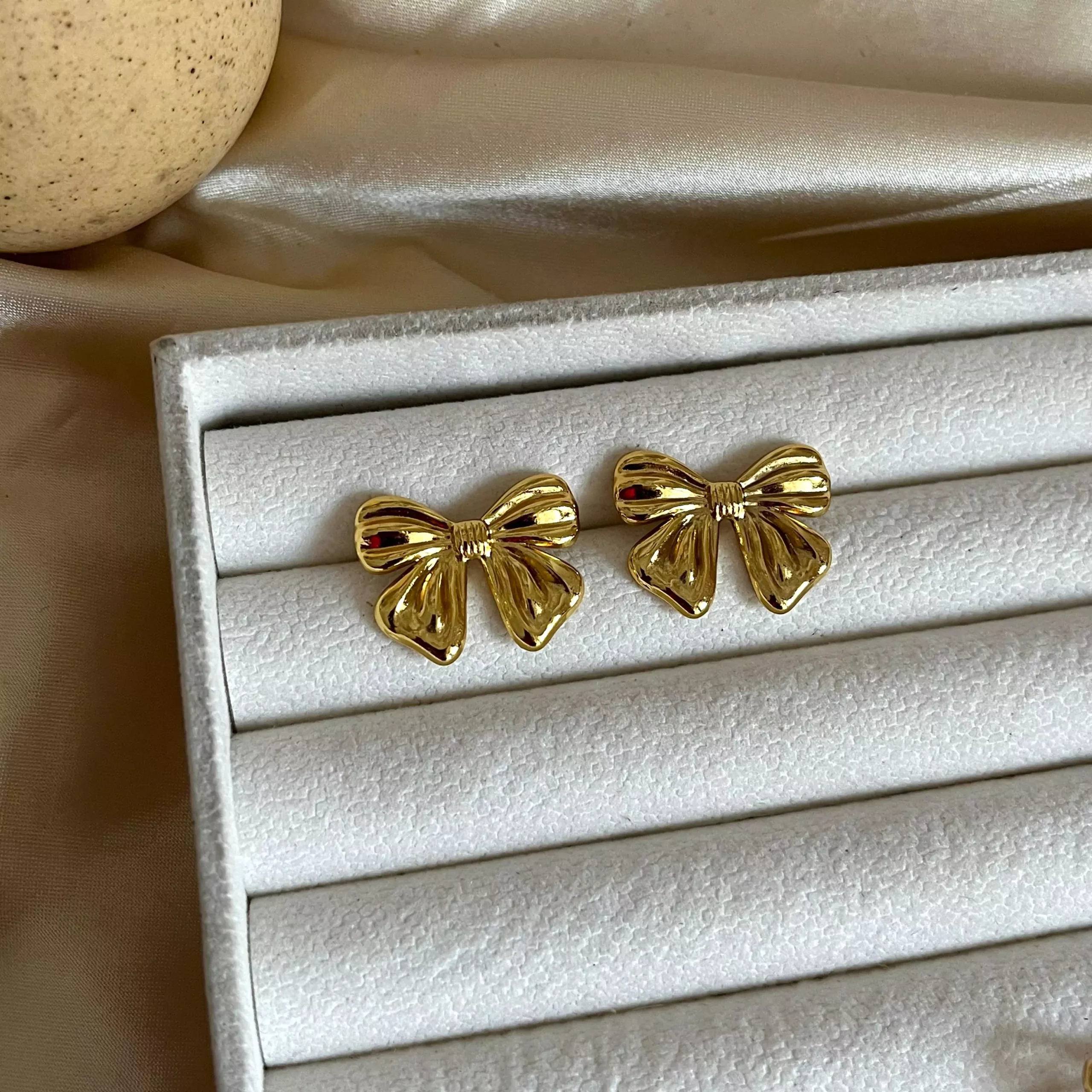 Shaya Bow Earrings