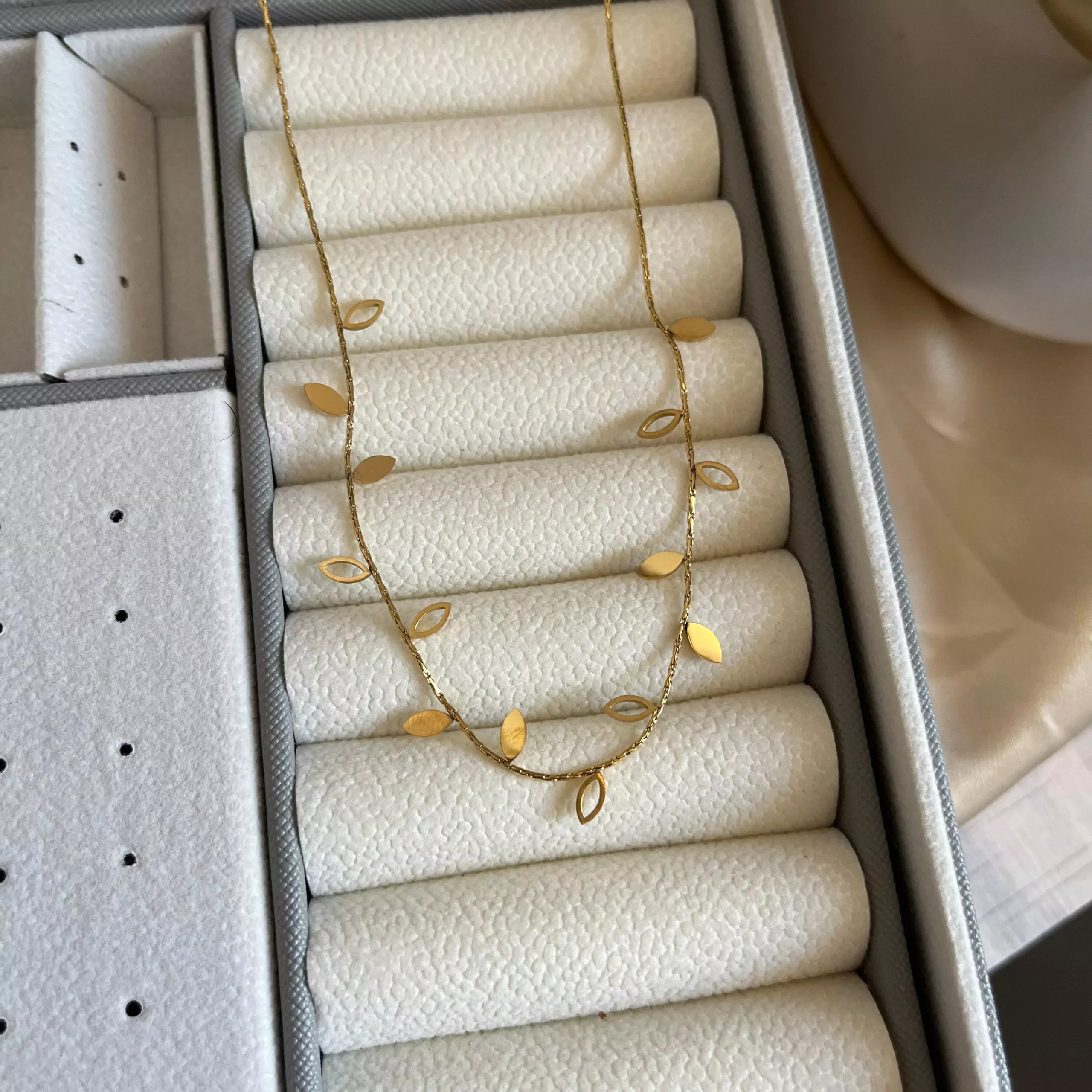 Lysa Leaves Necklace