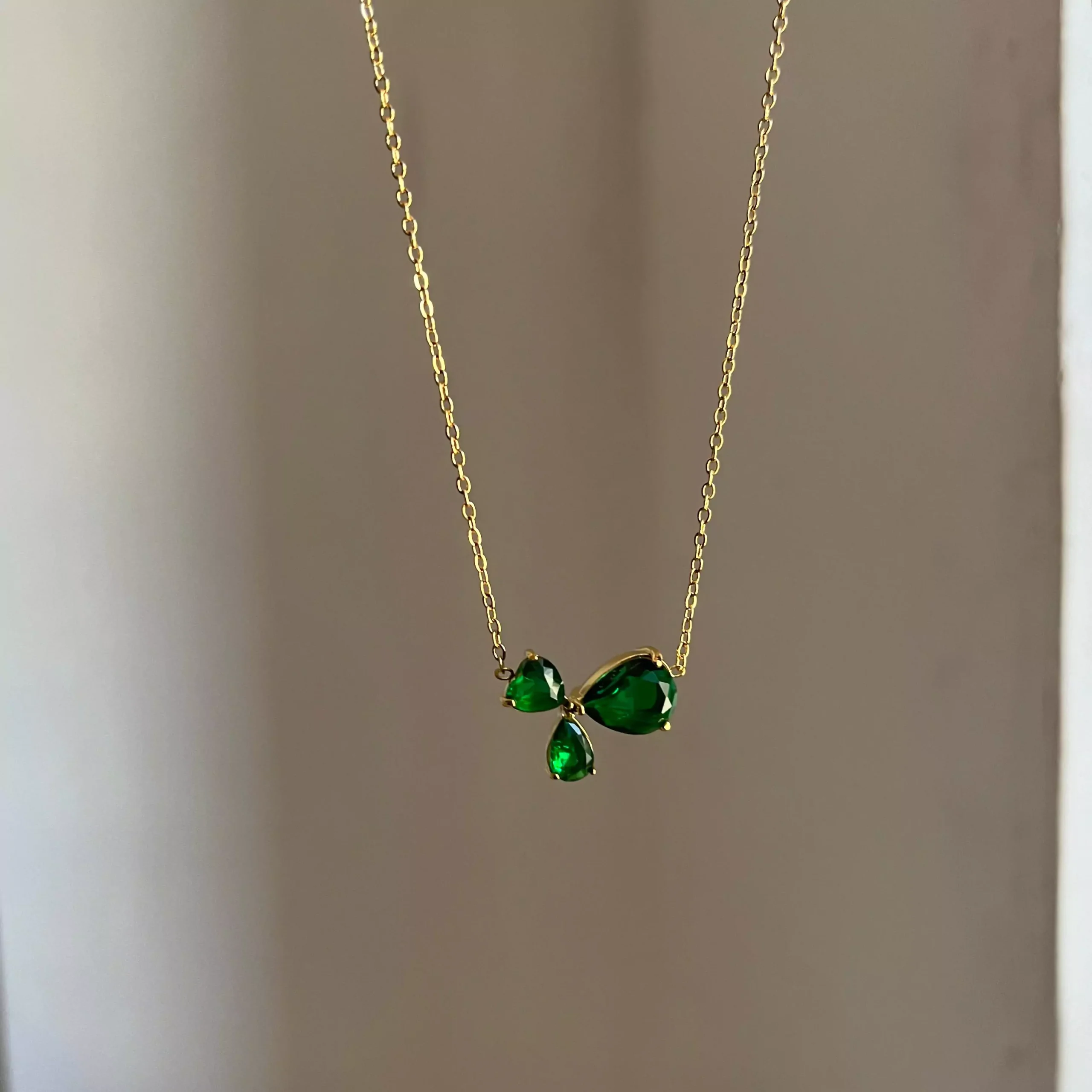 Shim Tri Stones Necklace- Green