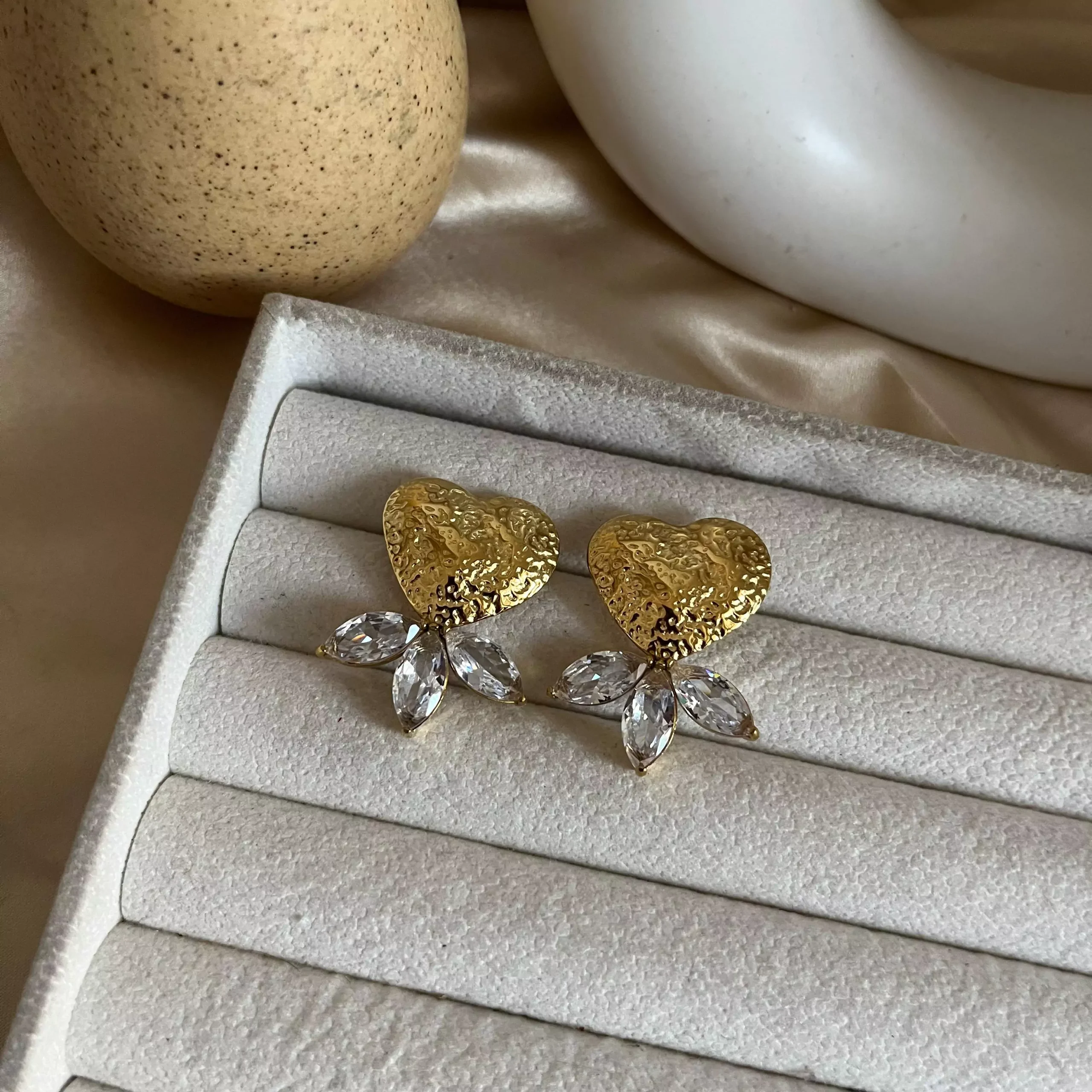 Heart Cyla Earrings – White