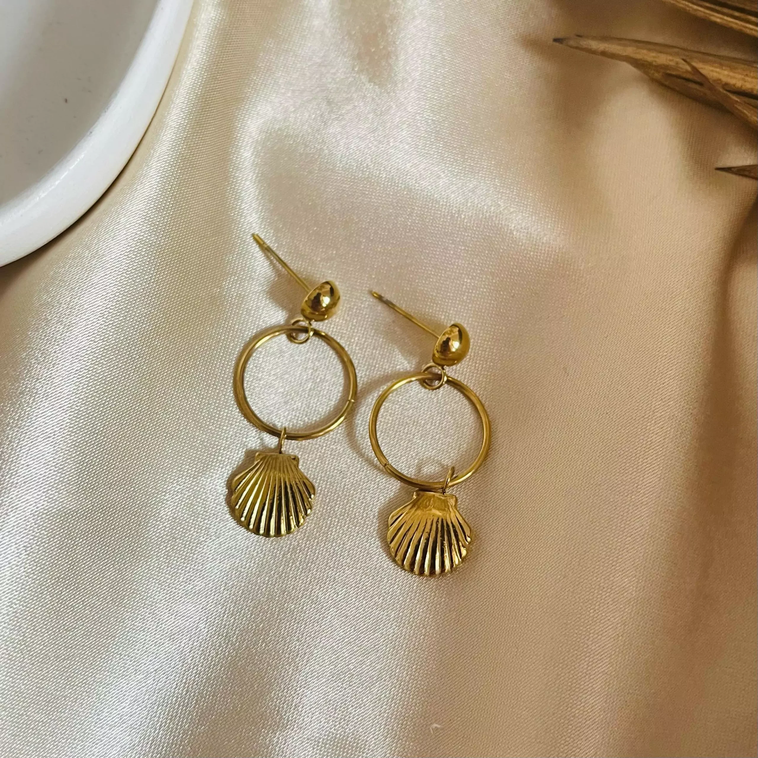 Shella Round Earrings