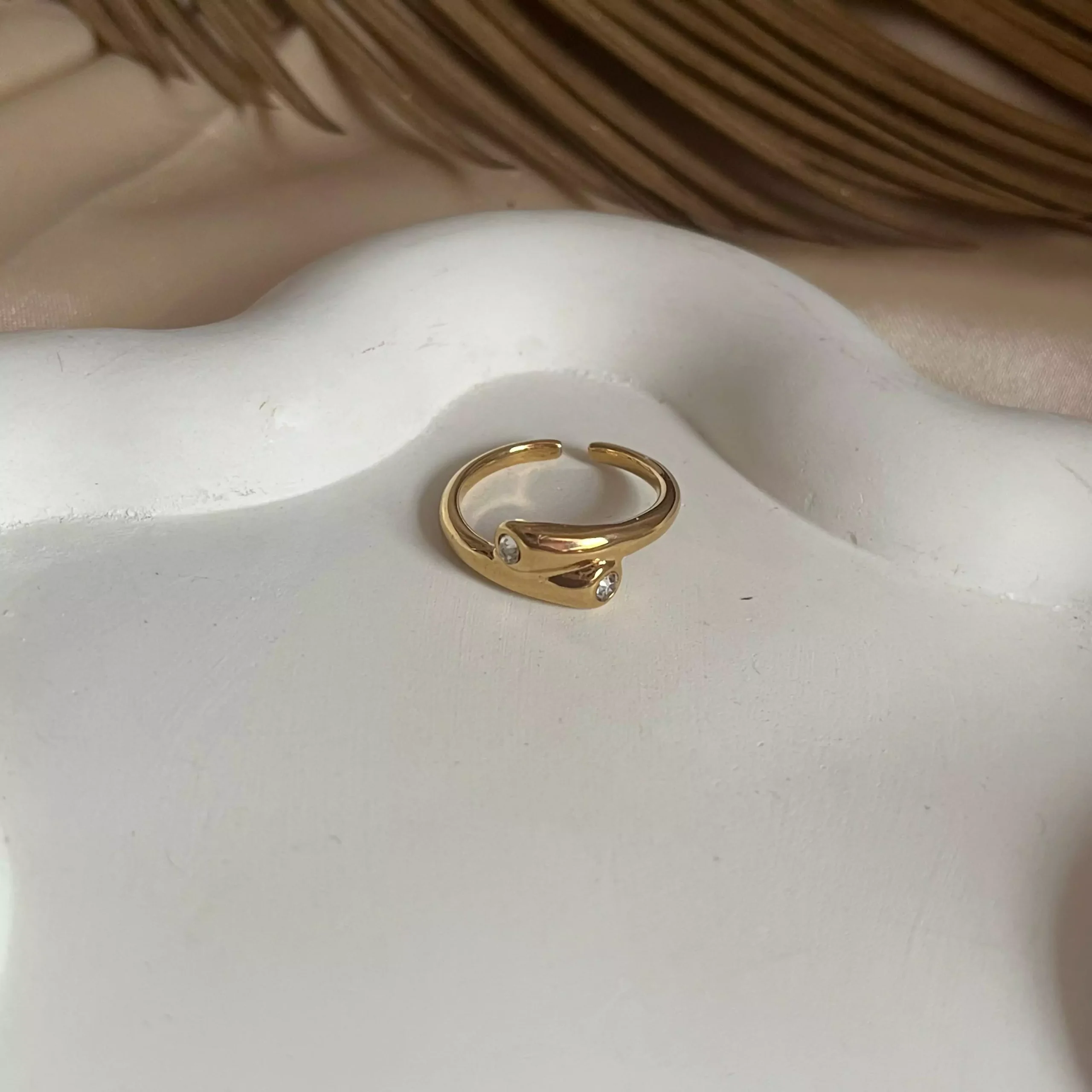 Winni Ring (size 7-8)