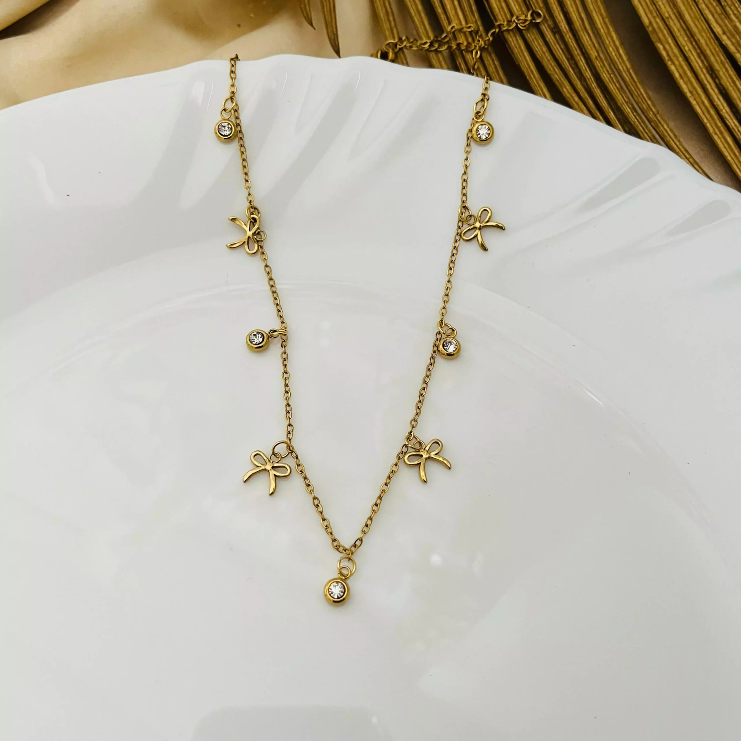 Yena Bows Necklace - Image 2